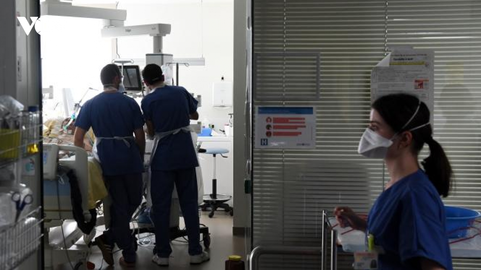 Pháp vượt mốc 90.000 ca tử vong vì Covid-19, Paris có thể sắp tái phong tỏa