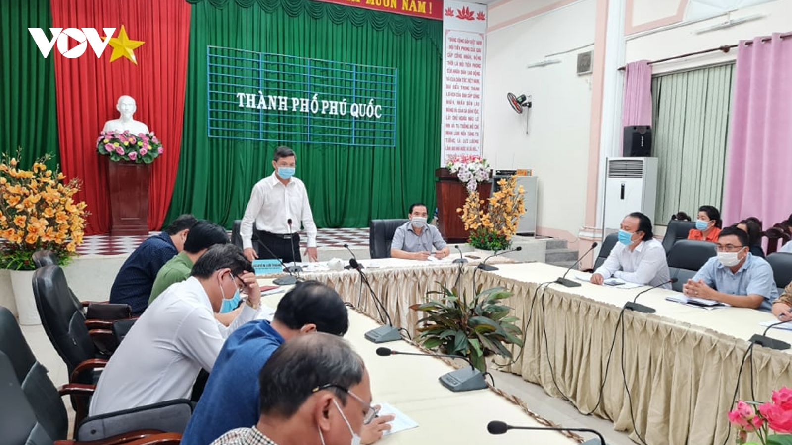 Phú Quốc họp khẩn tìm cách truy vết các trường hợp đi chung với 2 ca dương tính SARS-CoV-2