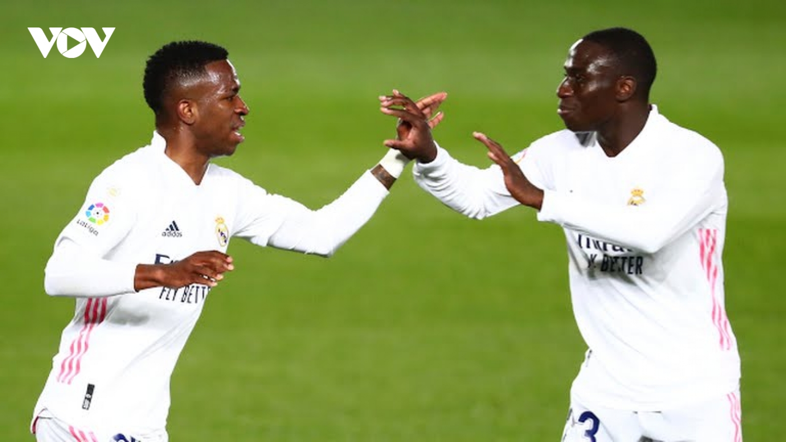 Vinicius Junior ghi bàn phút cuối, Real Madrid thoát thua Sociedad