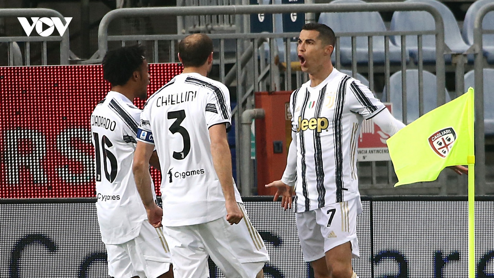 Ronaldo lập hat-trick đầu tiên sau hơn 1 năm, Juventus tiếp tục đua vô địch Serie A