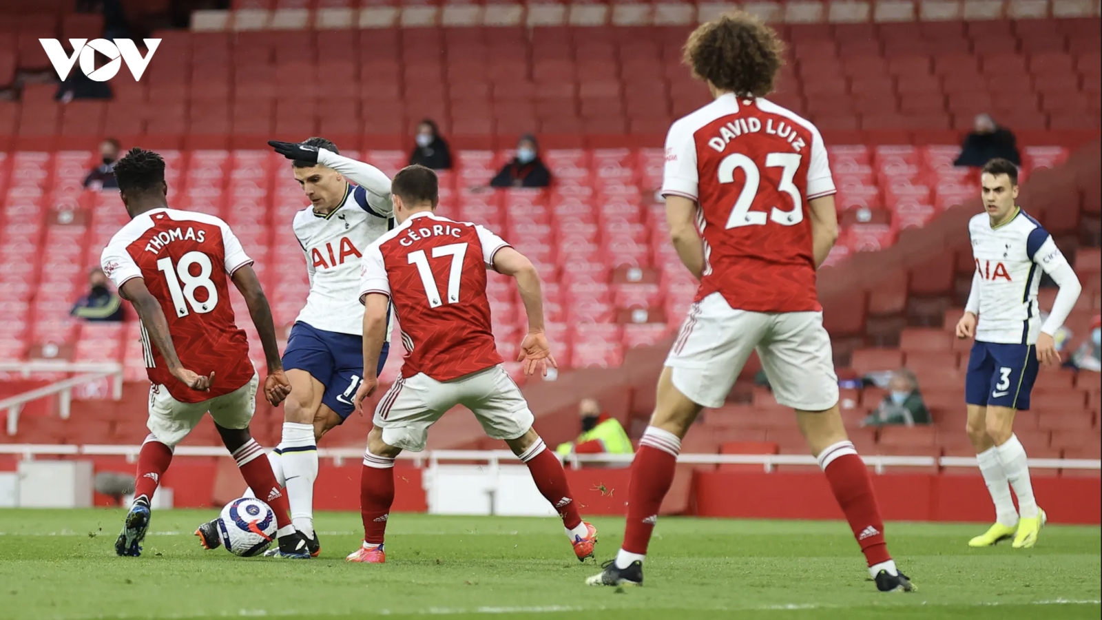 Lamela lập siêu phẩm rabona rồi nhận thẻ đỏ, Tottenham thua ngược 1-2 trên sân Arsenal