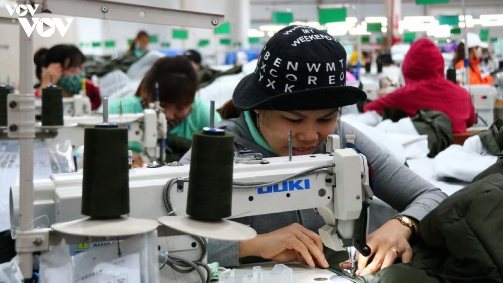 Không tăng lương, công nhân thắt lưng buộc bụng