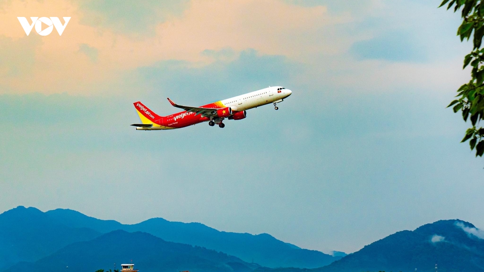 Vietjet "xông đất" sân bay Vân Đồn năm mới Tân Sửu