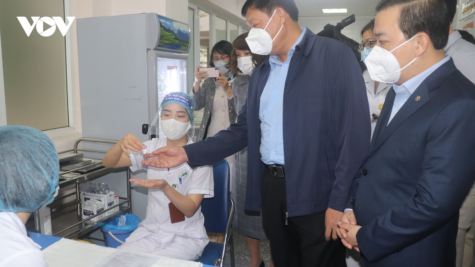 Gần 7.000 nhân viên y tế ở Hà Nội đã tiêm vaccine phòng COVID-19