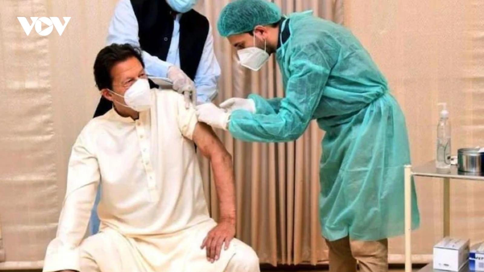 Thủ tướng Pakistan mắc Covid-19 sau 2 ngày tiêm vaccine
