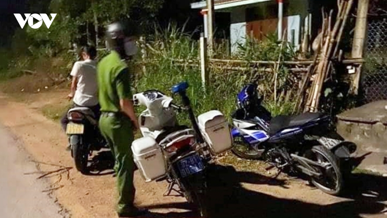 Truy tìm đối tượng đâm trọng thương một phụ nữ trong đêm