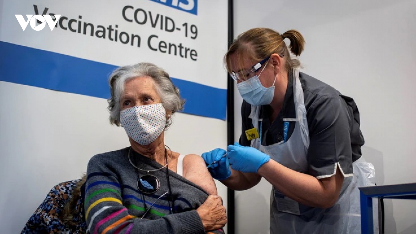 Hơn 25 triệu dân Anh đã được tiêm mũi vaccine ngừa Covid-19 đầu tiên