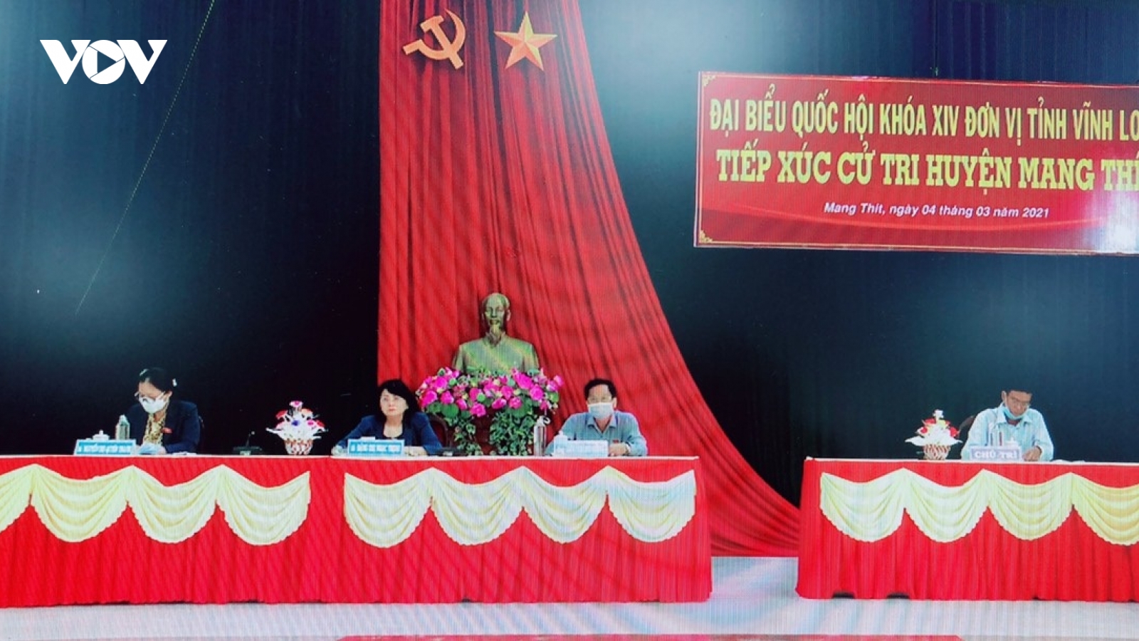 Phó Chủ tịch nước Đặng Thị Ngọc Thịnh tiếp xúc cử tri Vĩnh Long