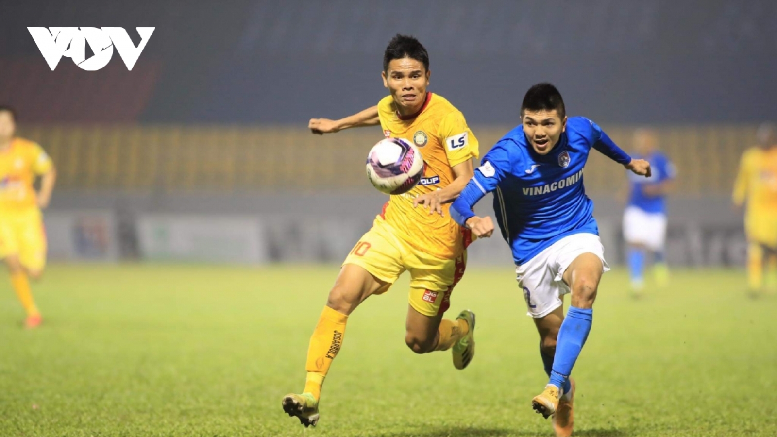 Bị nợ lương 8 tháng, cầu thủ Than Quảng Ninh bỏ tập trước vòng 7 V-League 2021