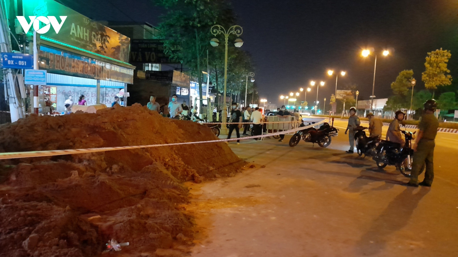 Sập công trình đường ống thoát nước thải, nam công nhân bị đất vùi lấp tử vong