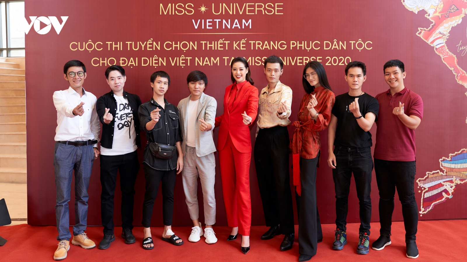 Cuộc đối đầu không khoan nhượng của các thiết kế trang phục dân tộc cho Hoa hậu Khánh Vân