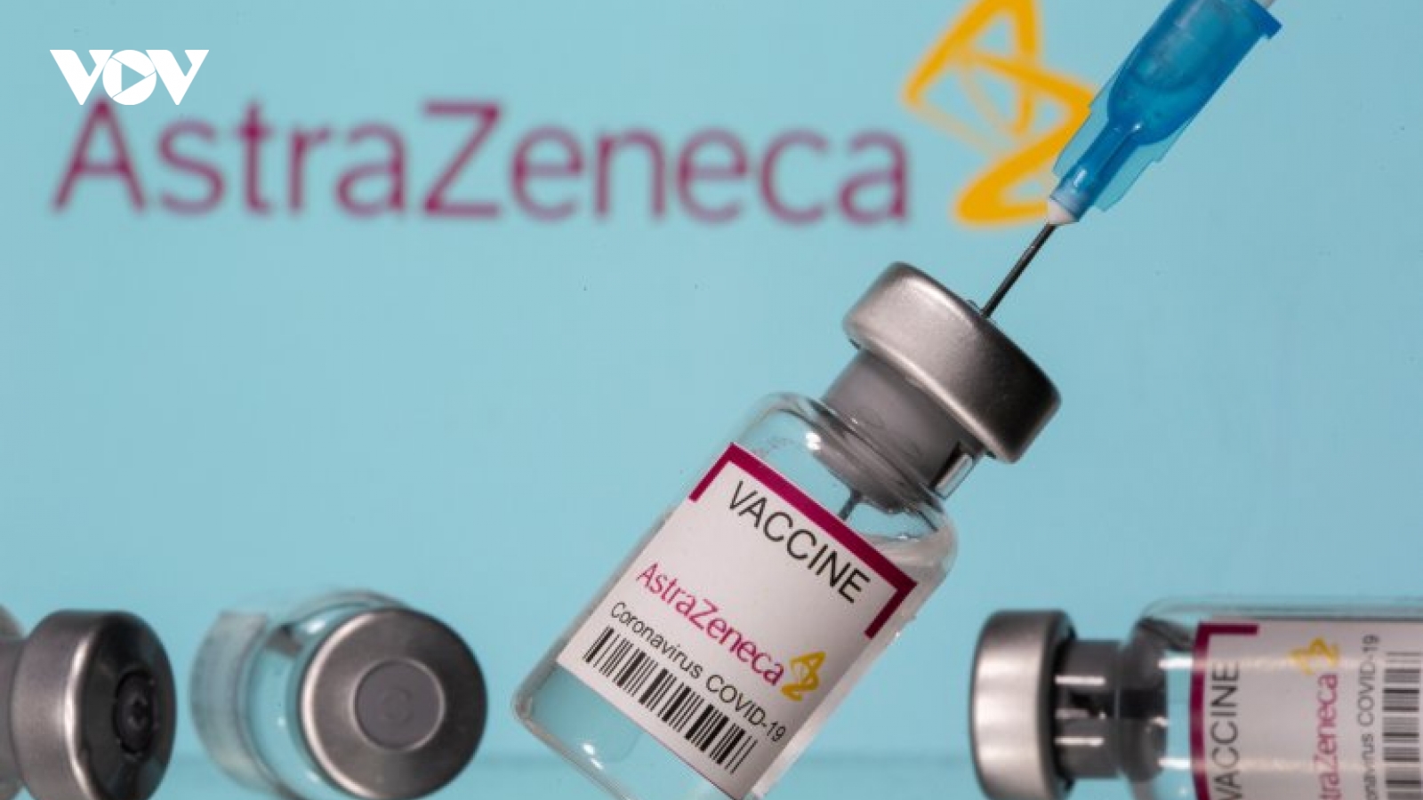 Cuộc chiến vaccine ngừa Covid-19 giữa Anh - EU tăng nhiệt