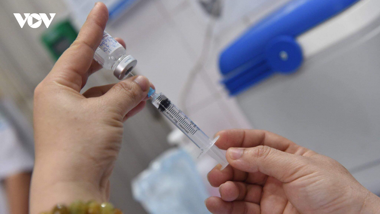 955 người đã được tiêm vaccine AstraZeneca