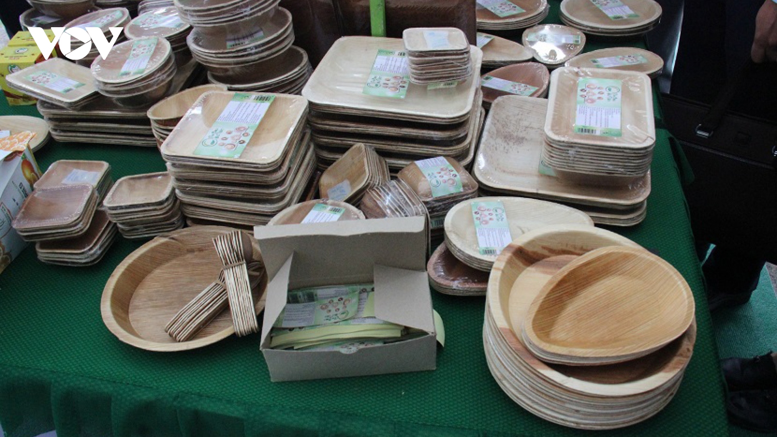 Cô gái Quảng Nam biến mo cau thành sản phẩm mỹ nghệ