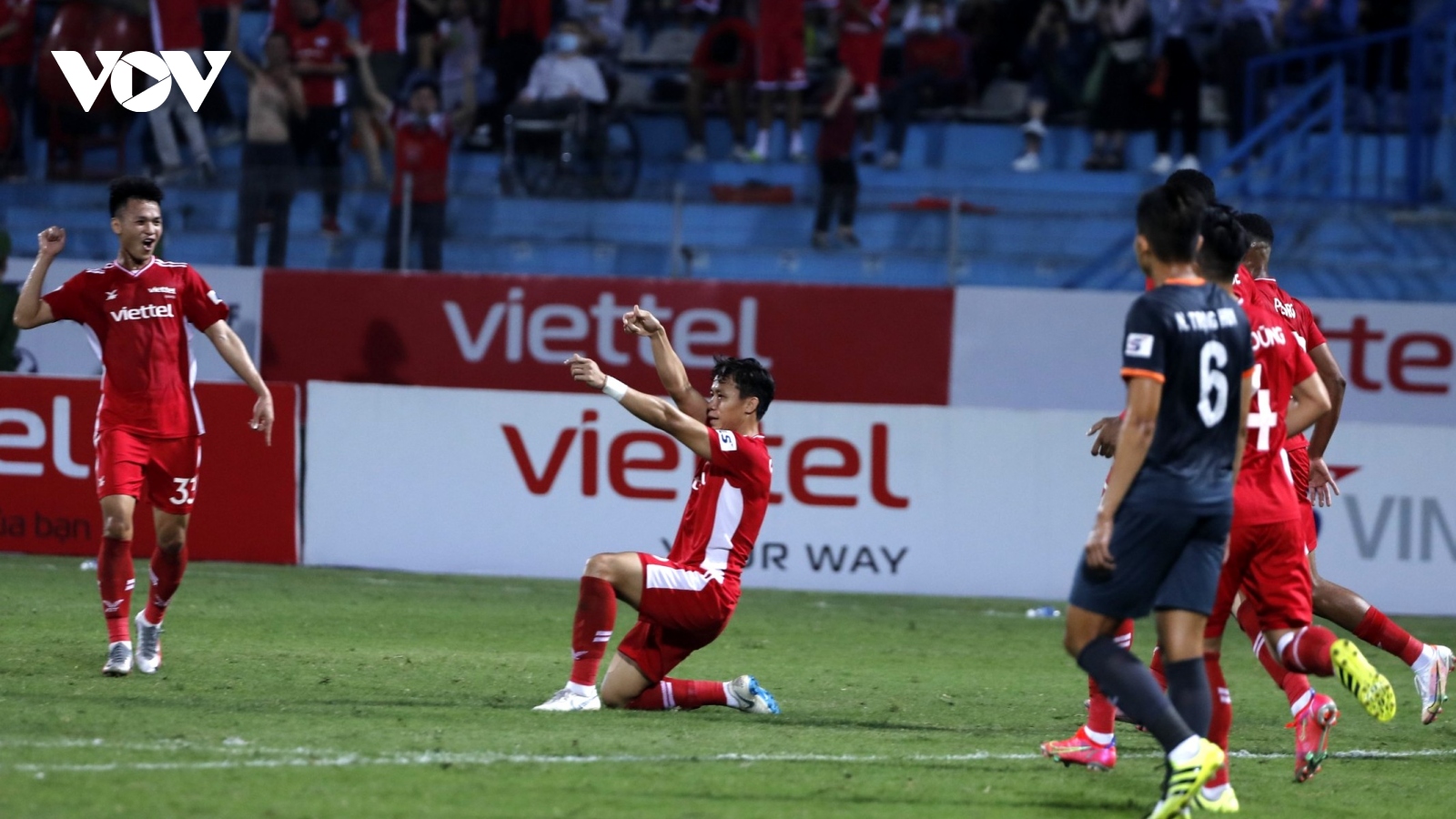 Chùm ảnh: Quế Ngọc Hải ghi bàn đầu tiên, Viettel đã biết thắng ở V-League