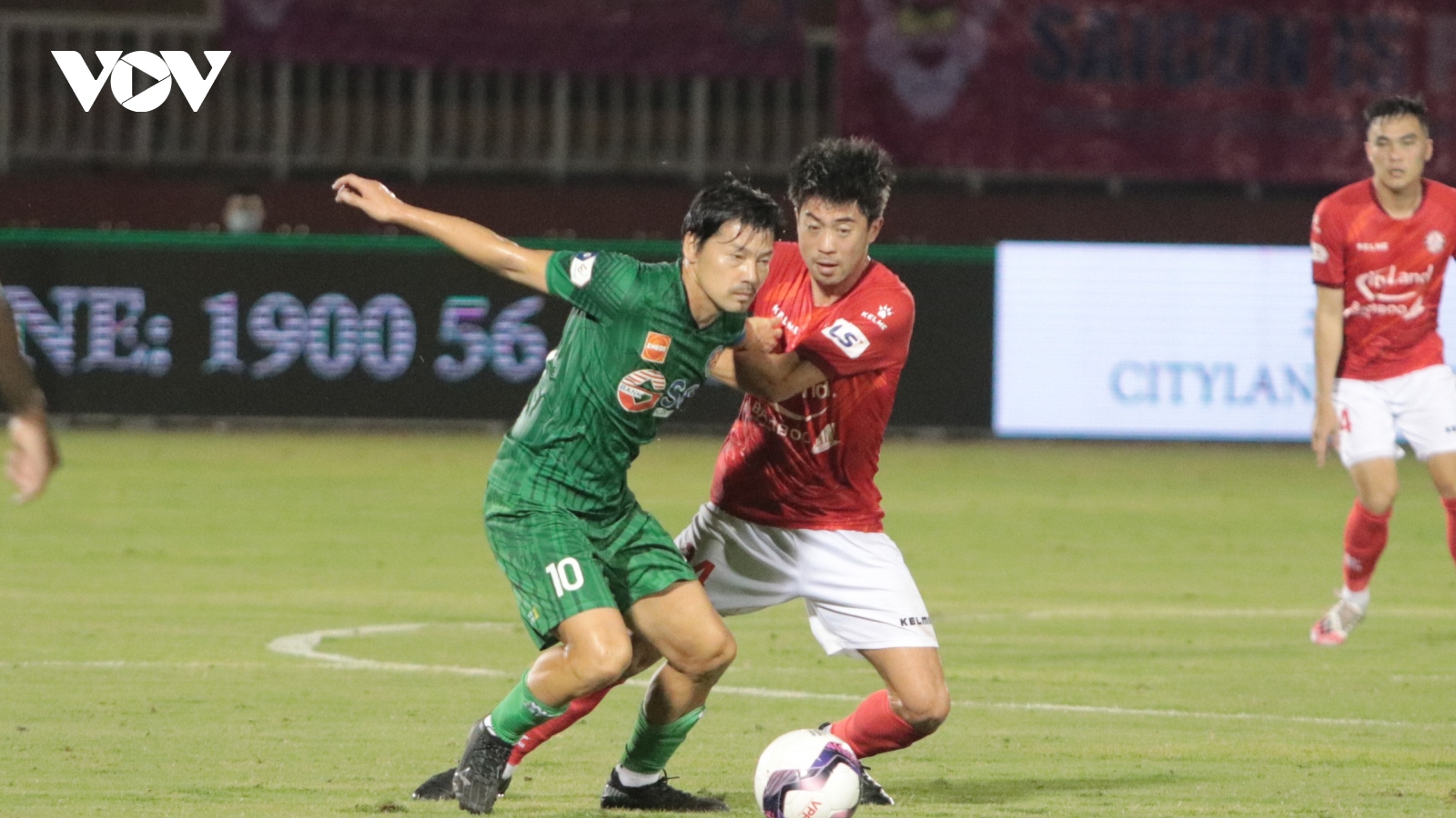 Lee Nguyễn ghi bàn ở phút 90+9, TPHCM gieo sầu cho Sài Gòn FC