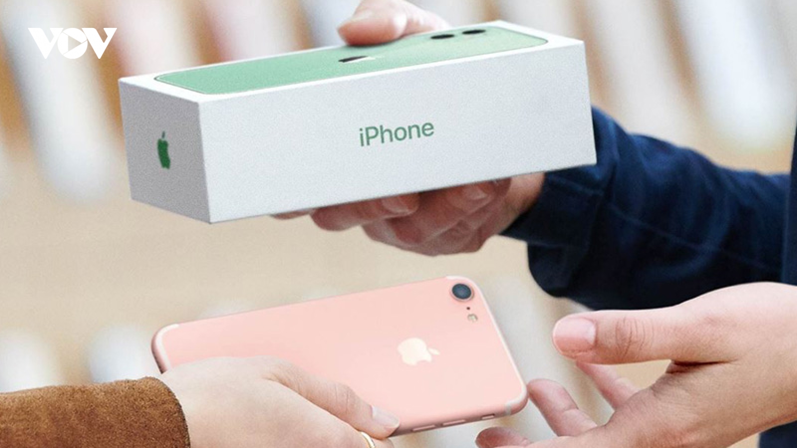 Apple chi thêm tiền để mua lại các mẫu iPhone cũ