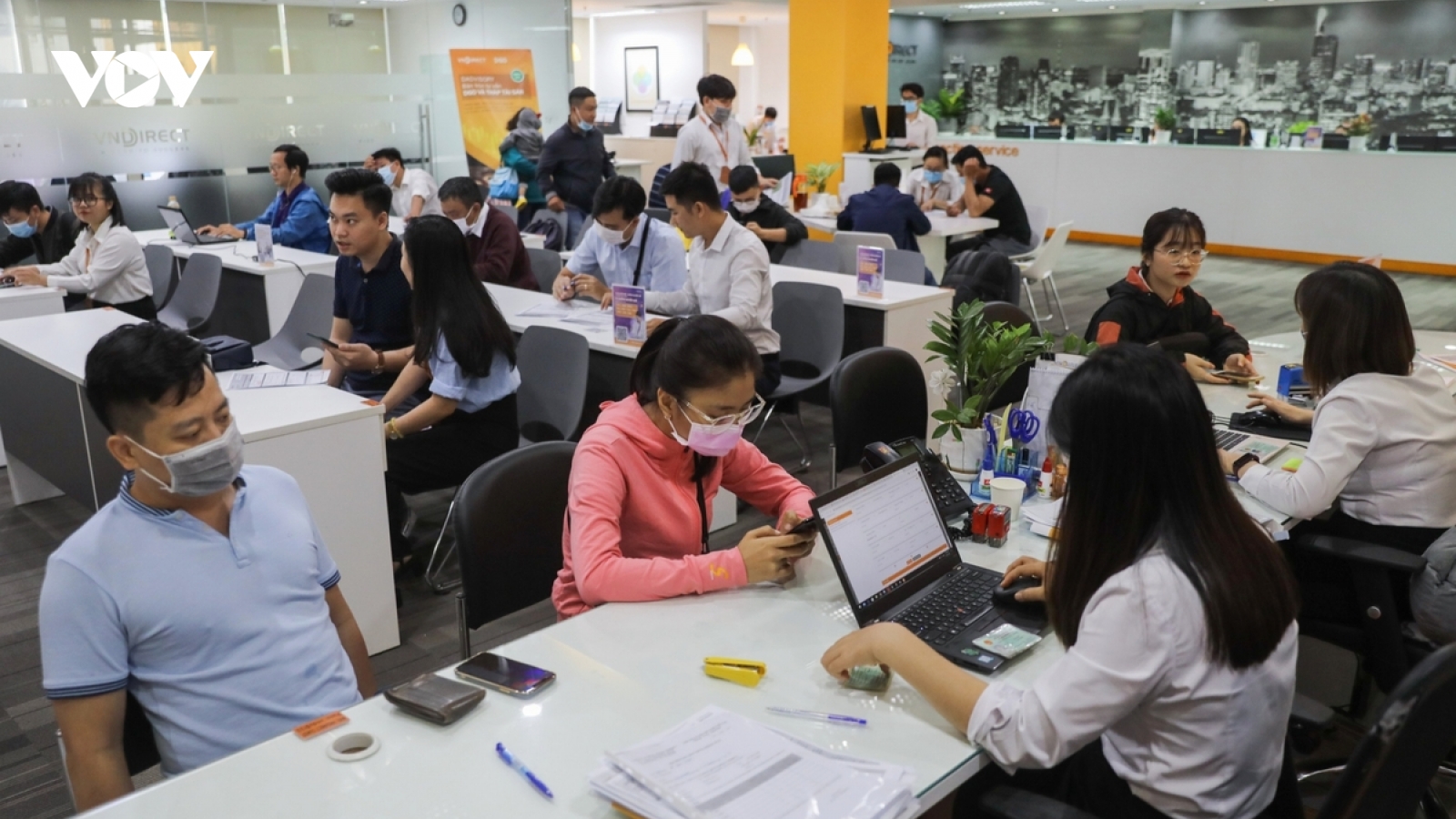 Mỗi ngày thị trường chứng khoán Việt đón thêm hàng nghìn “nhà đầu tư F0"