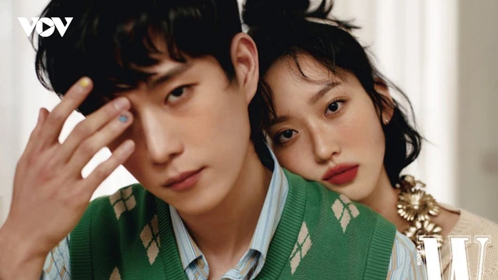 Cặp anh em Seok Hoon - Seok Kyung của Penthouse gây sốt khi diện thiết kế Gucci