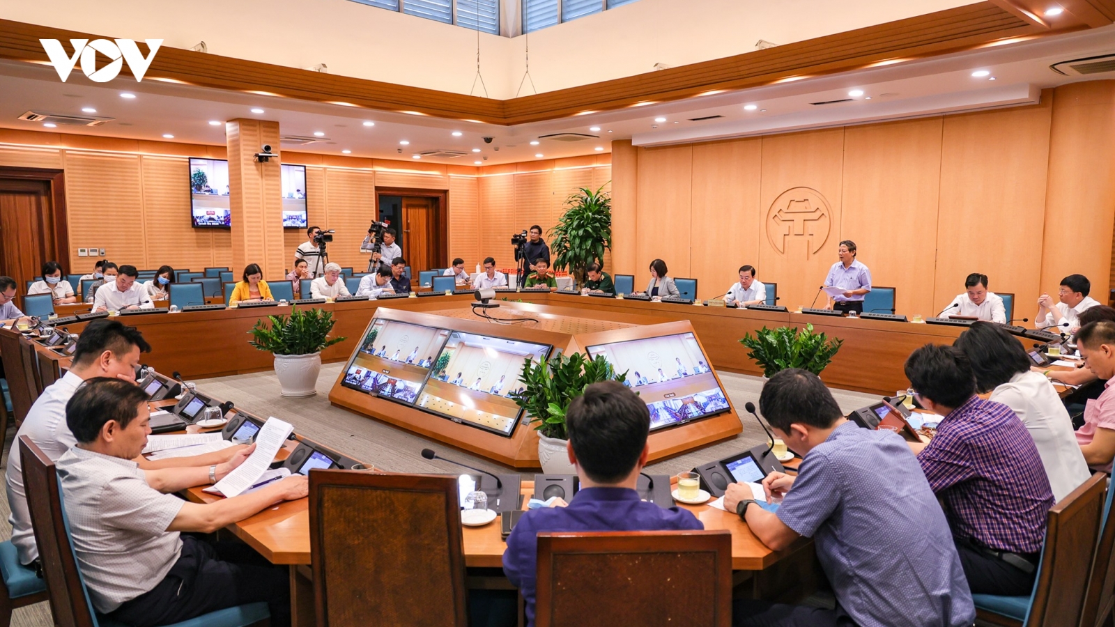 Các quận, huyện, cơ quan của Hà Nội phải trực 24/7 để tăng tốc truy vết, dập dịch