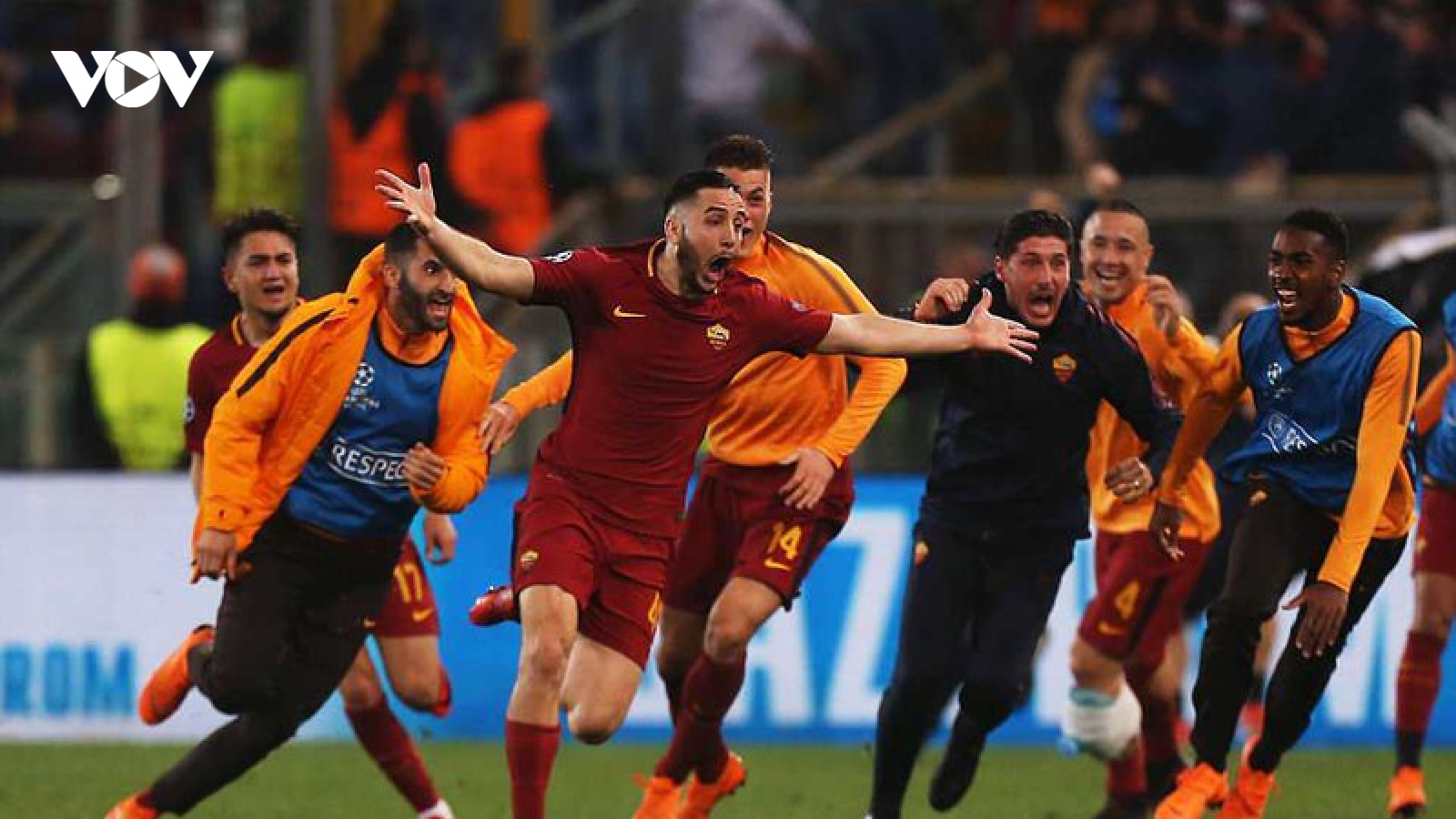 Ngày này năm xưa: AS Roma "lội ngược dòng" không tưởng trước Barca