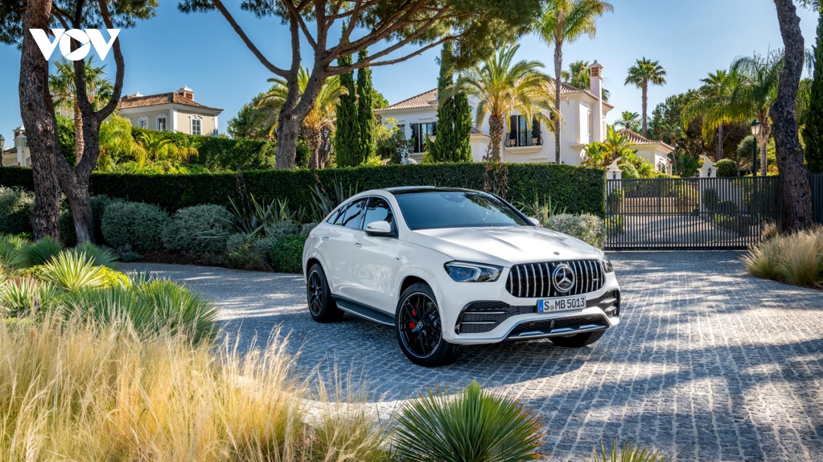 Mercedes-AMG GLE 53 4Matic+ Coupe có giá từ 5,349 tỷ đồng