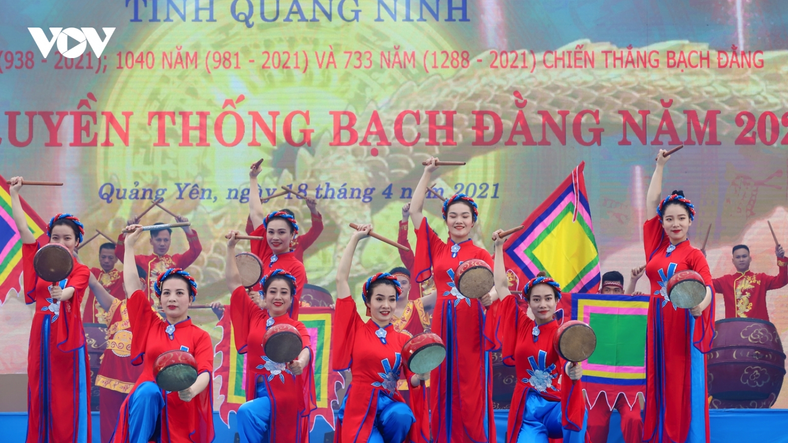 Hàng nghìn người rước tượng Trần Hưng Đạo trong lễ hội truyền thống Bạch Đằng
