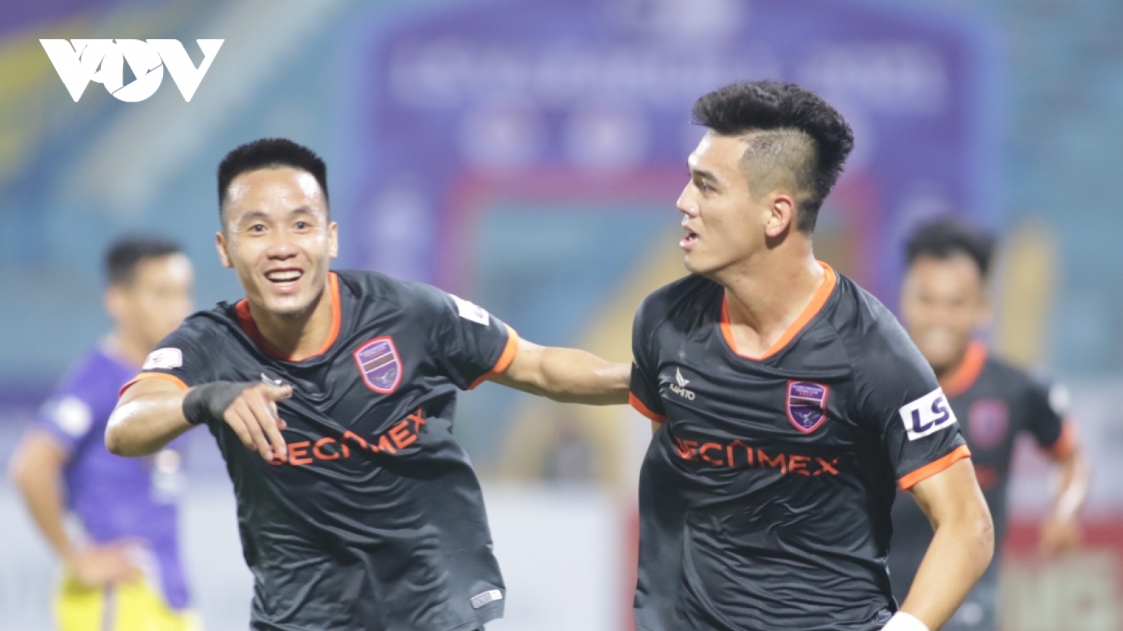 Tiến Linh lập hat-trick, Bình Dương thắng Nam Định theo kịch bản không tưởng