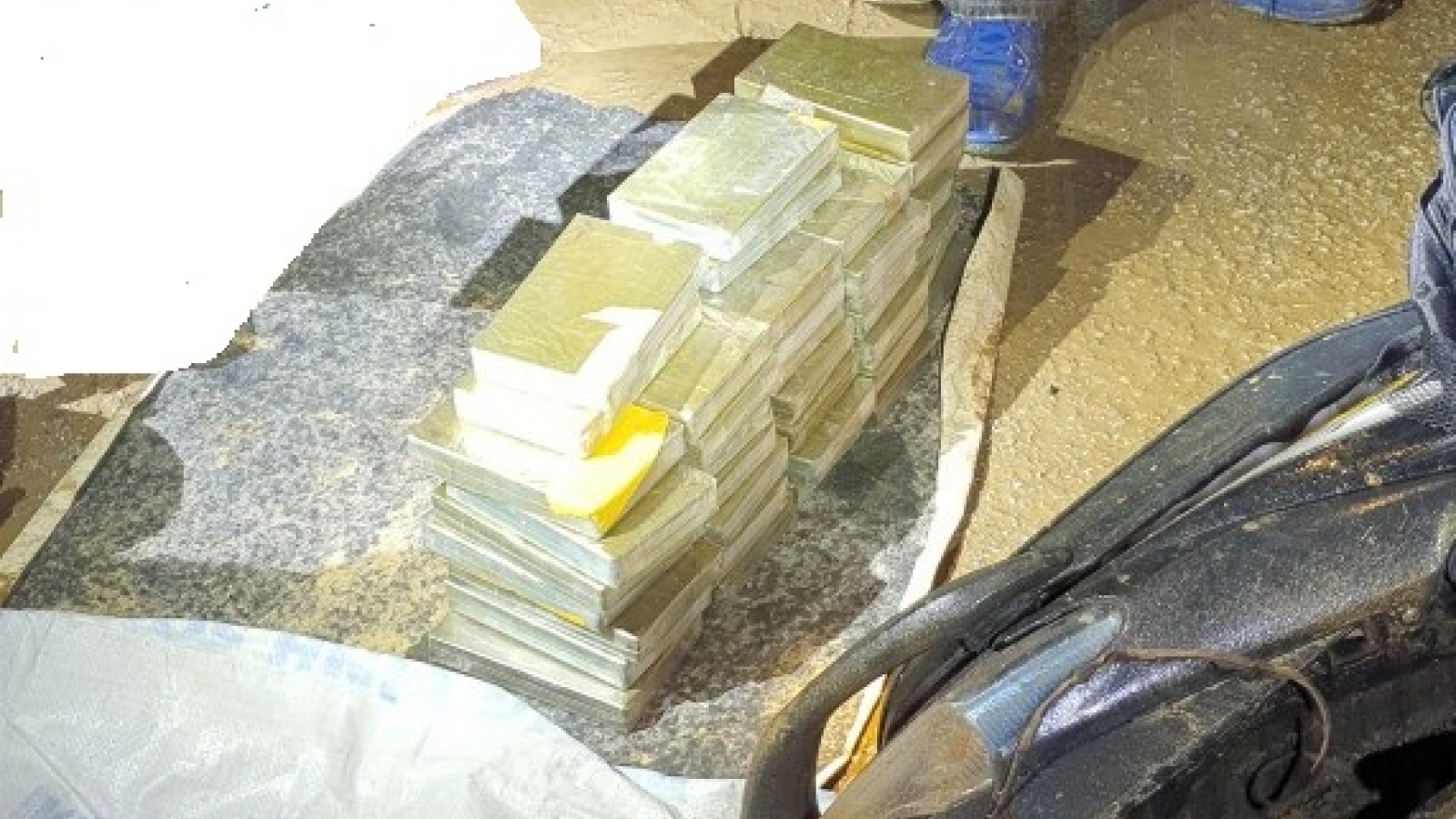 "Giăng lưới" bắt nhóm người vận chuyển 40 bánh heroin