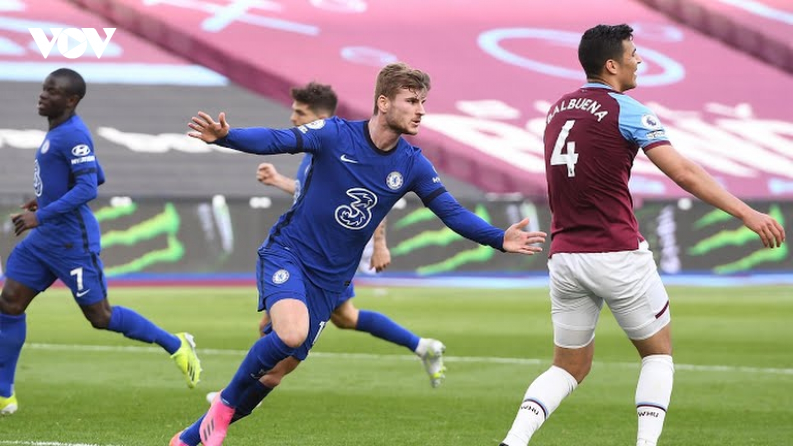 Bảng xếp hạng Ngoại hạng Anh mới nhất: Chelsea đe dọa tốp 3, MU níu kéo hy vọng