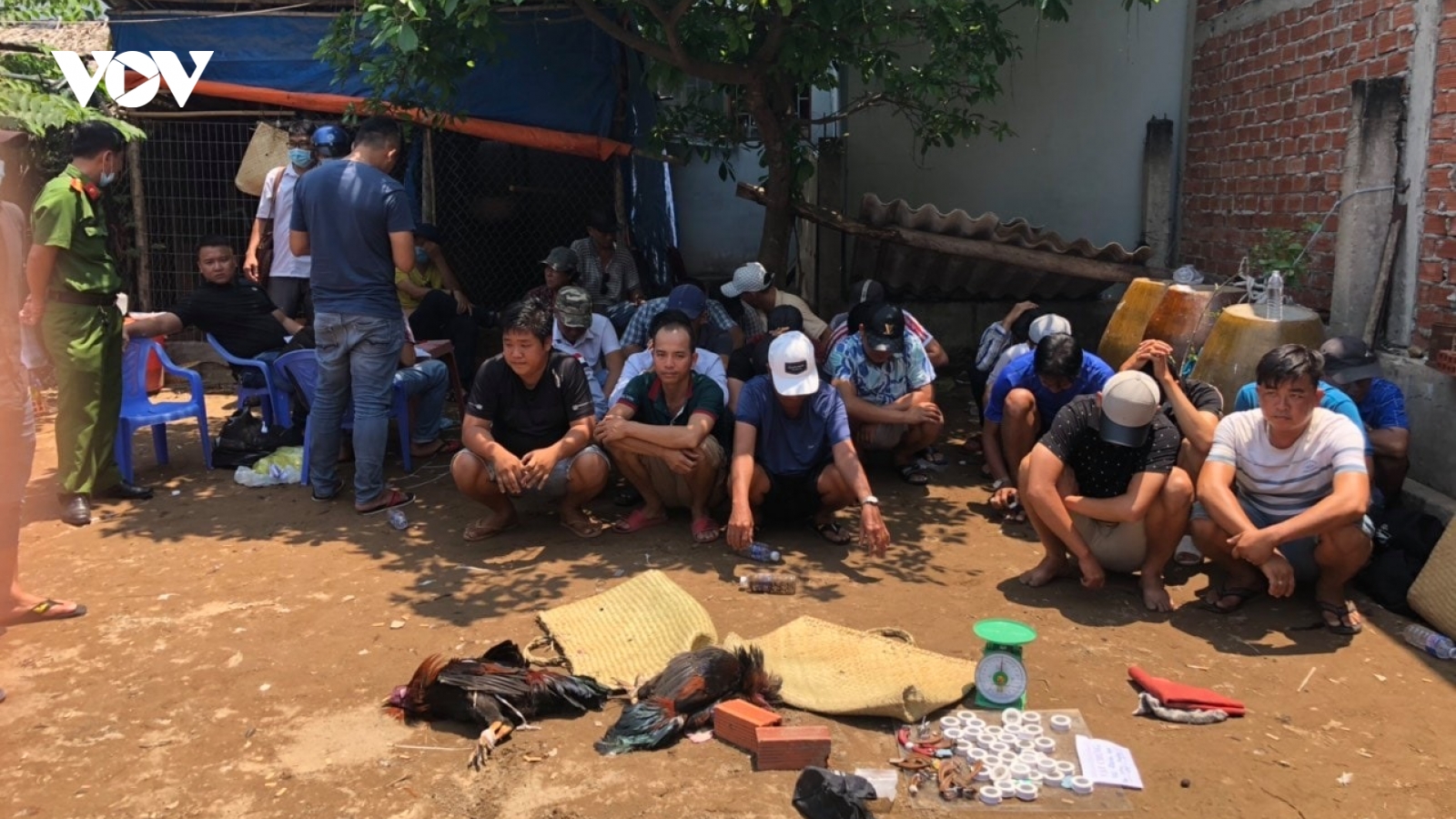 26 đối tượng ngang nhiên đánh bạc ngay sát trụ sở công an phường