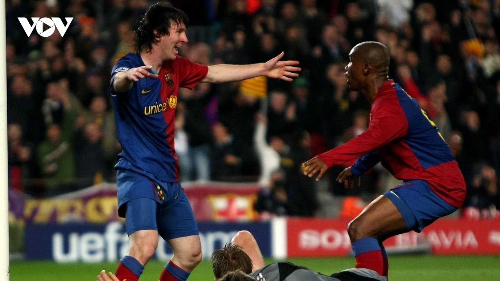 Ngày này năm xưa: Messi giúp Barca "hủy diệt" Bayern Munich