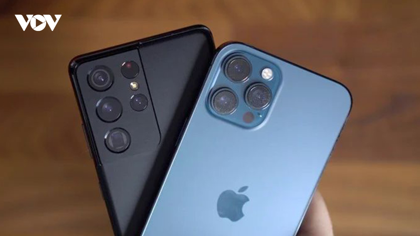 Dòng iPhone 12 giữ giá trị tốt hơn 20% so với Galaxy S21