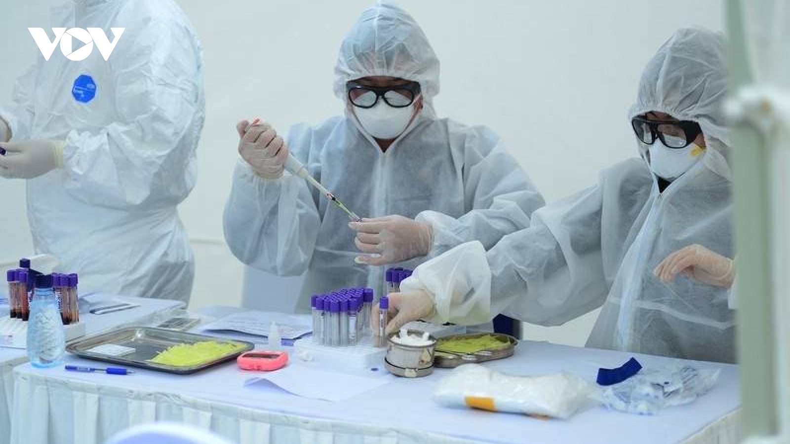 Contacting Indian experts, hotel staff infected with SARS-CoV-2