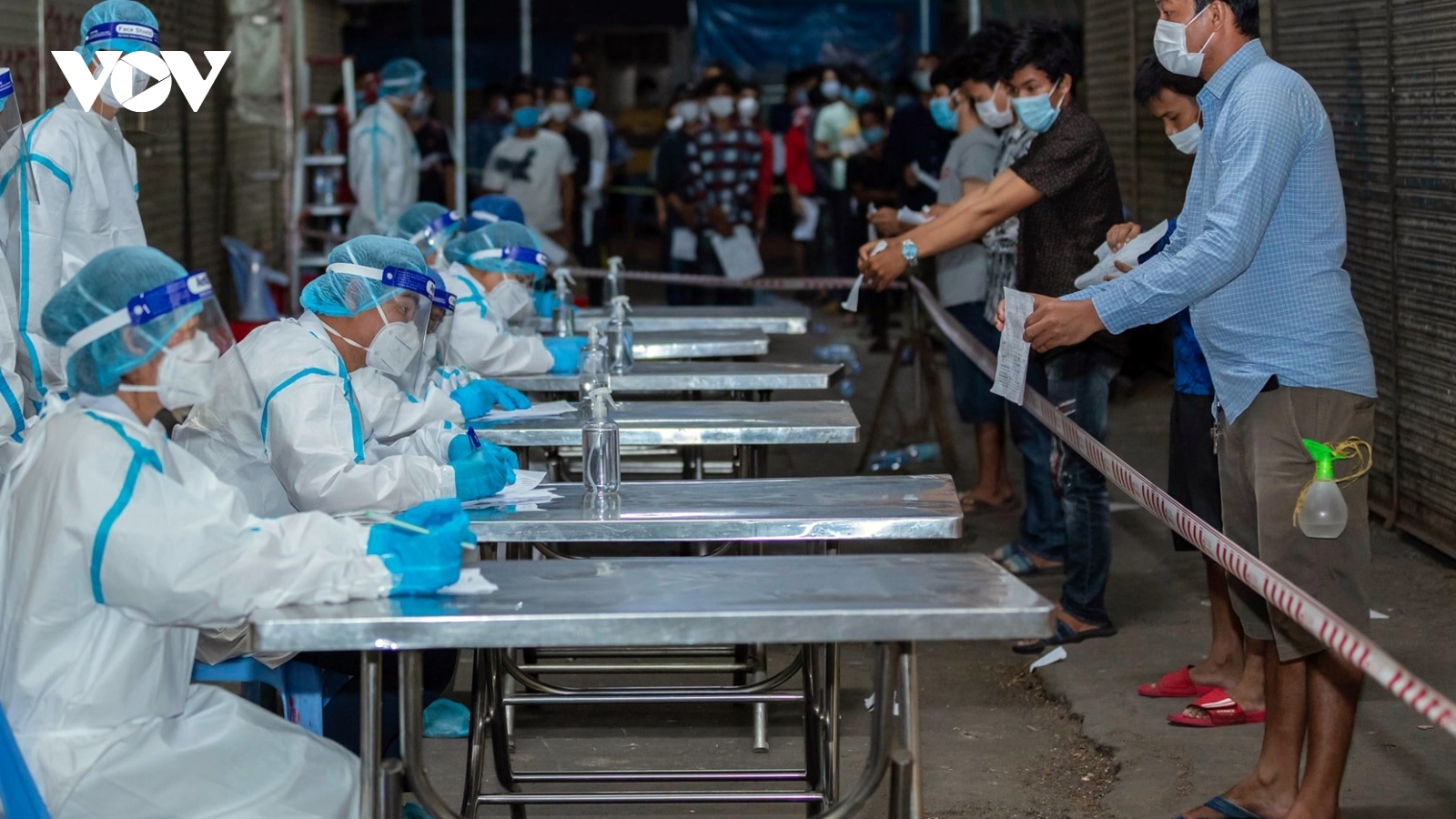 Số ca Covid-19 ở Campuchia lại phá kỷ lục, chính phủ hỗ trợ lương thực khẩn cấp