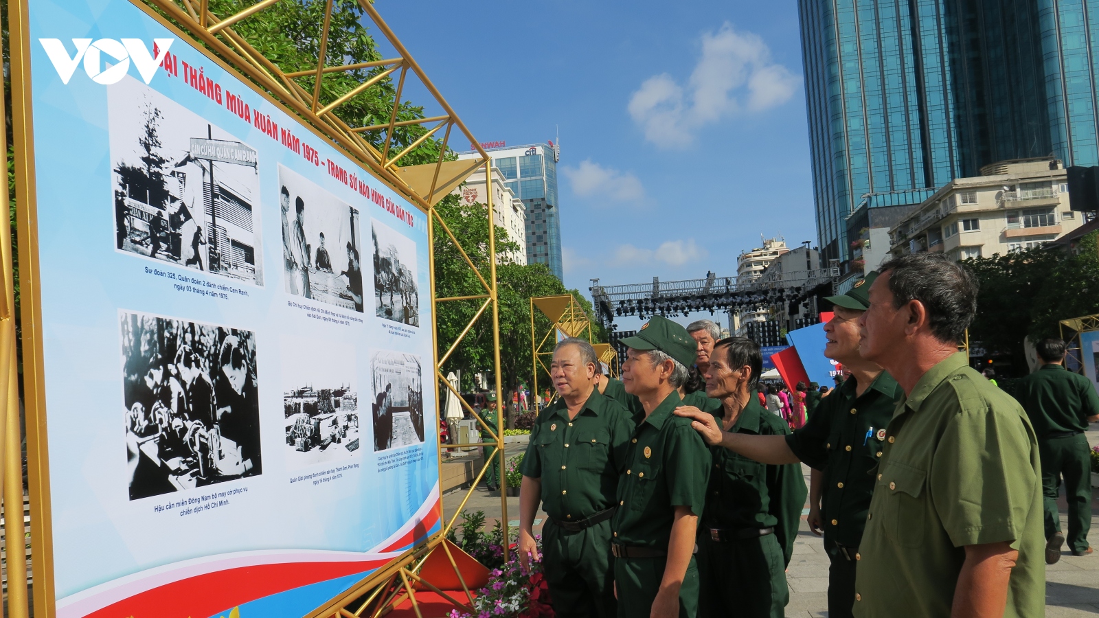 Khai mạc triển lãm ảnh "Tự hào một dải biên cương"