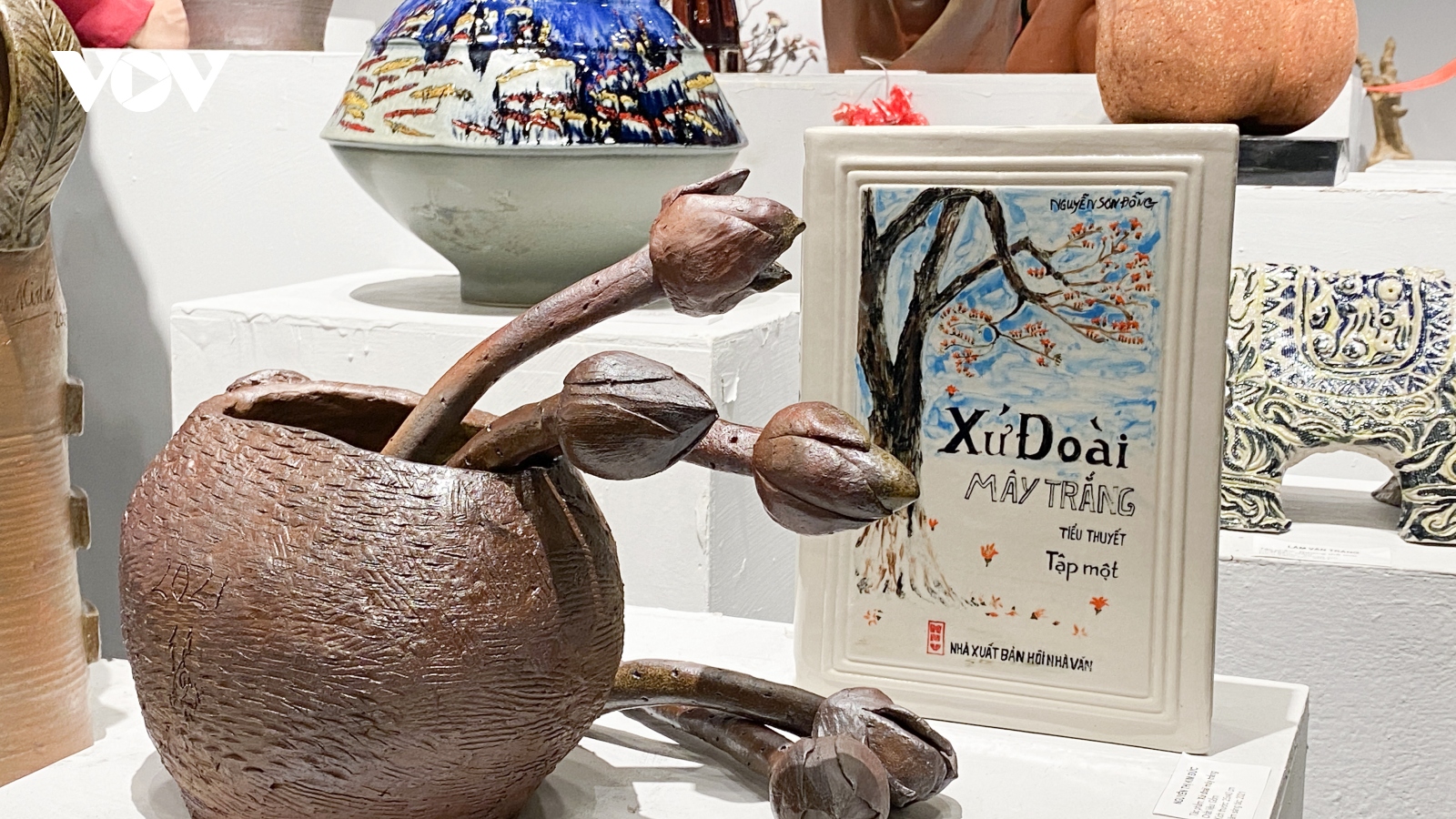 Trưng bày 75 tác phẩm gốm độc đáo tại triển lãm mỹ thuật "Sắc Hạ"