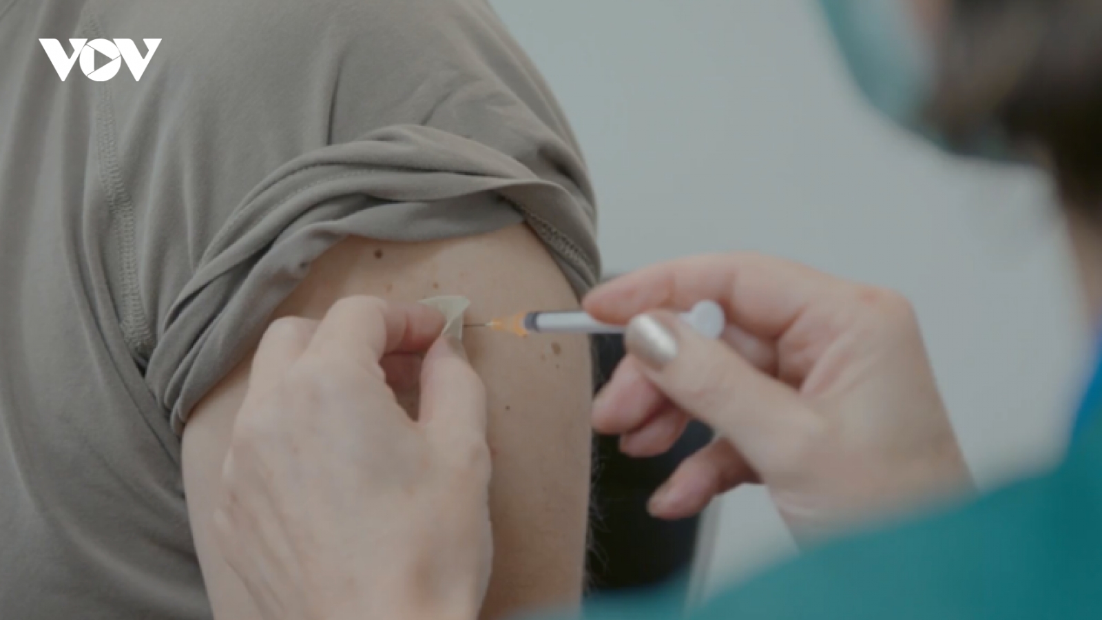 New Zealand điều chuyển những người làm tuyến đầu chống dịch chưa tiêm vaccine Covid-19