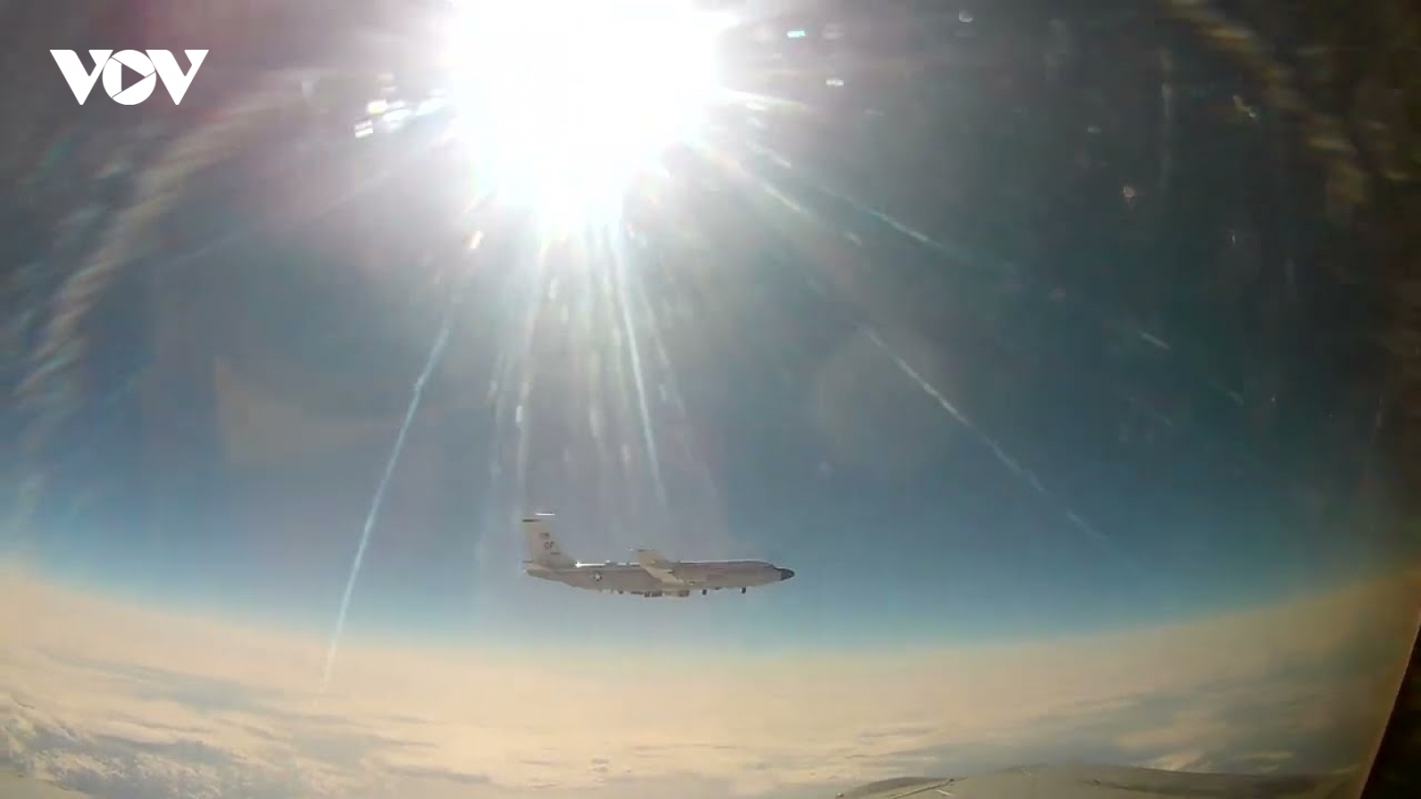 Tiêm kích MiG-31 Nga chặn máy bay trinh sát Mỹ ở Thái Bình Dương