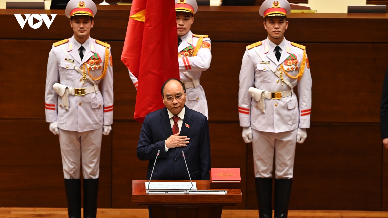 Chủ tịch nước Nguyễn Xuân Phúc tuyên thệ nhậm chức