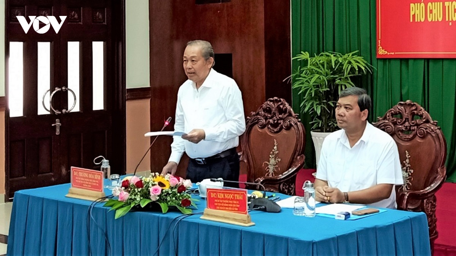 Phó Thủ tướng Trương Hòa Bình kiểm tra công tác bầu cử tại Trà Vinh