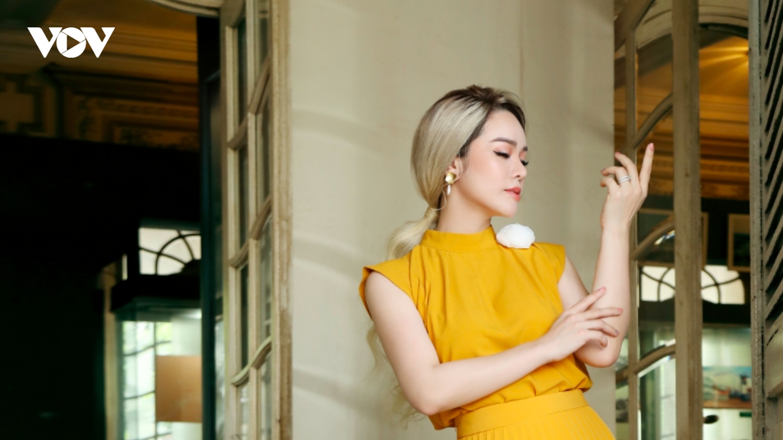 Nhật Kim Anh xuất hiện với vẻ ngoài cá tính sau khi giành quyền nuôi con
