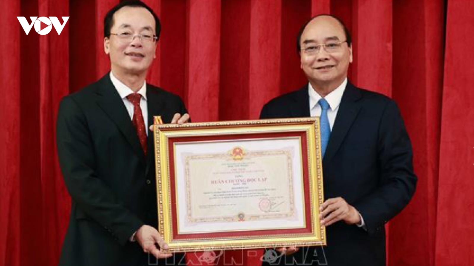 Chủ tịch nước trao tặng Huân chương cho các cán bộ nguyên là lãnh đạo Bộ Xây dựng