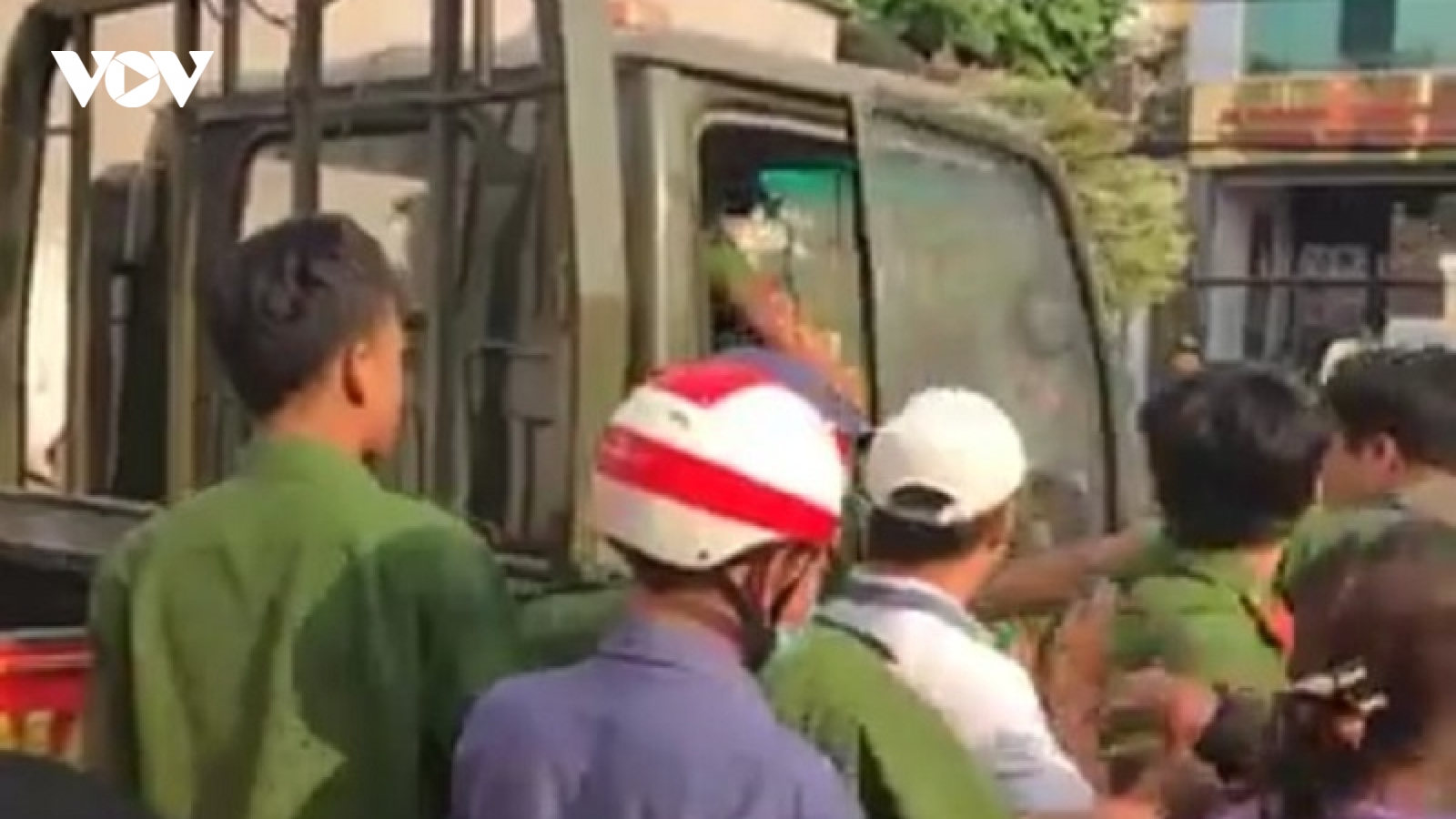 Vỡ hụi hơn 200 tỷ đồng, hàng chục người dân quây bắt chủ hụi