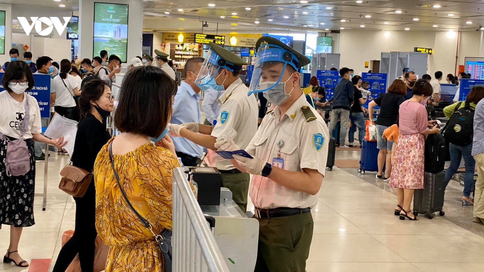 Bộ GTVT yêu cầu làm rõ việc hoàn phí dịch vụ ở sân bay khi hủy chuyến