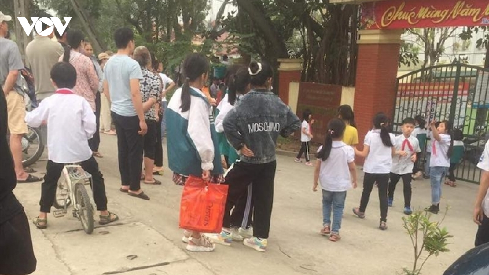 Hà Nội: Nam sinh lớp 8 bị học sinh lớp 9 đâm tử vong
