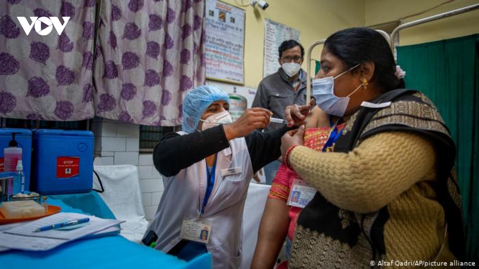 Ấn Độ bắt đầu tiêm chủng vaccine Covid-19 cho người trong độ tuổi 18-45