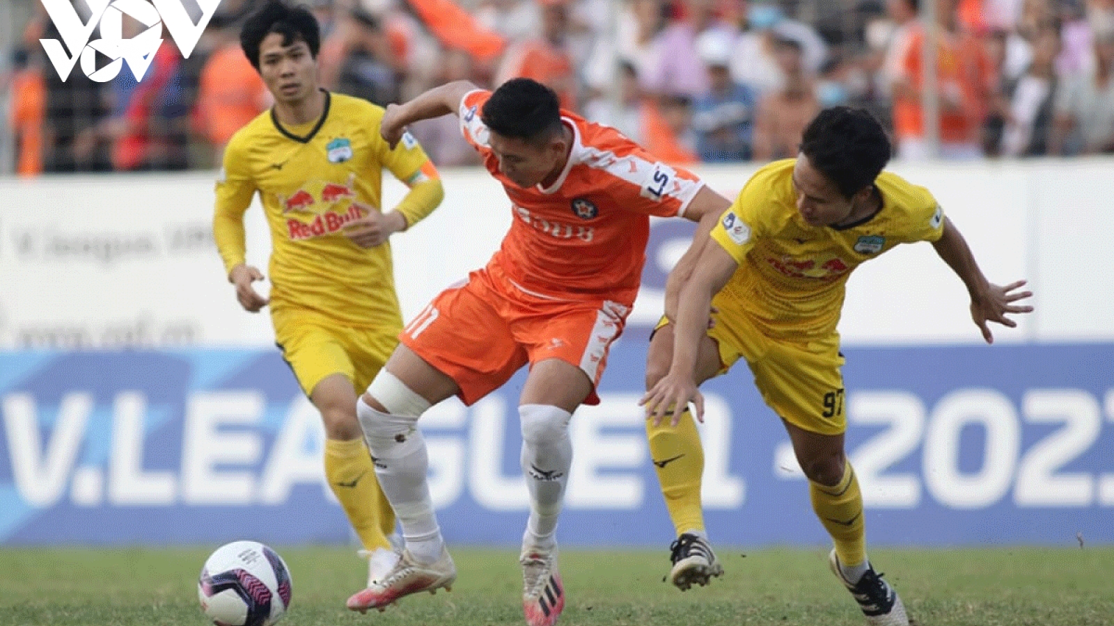 Sau vòng 8 V-League 2021: Kiatisuk gieo sầu cho Huỳnh Đức