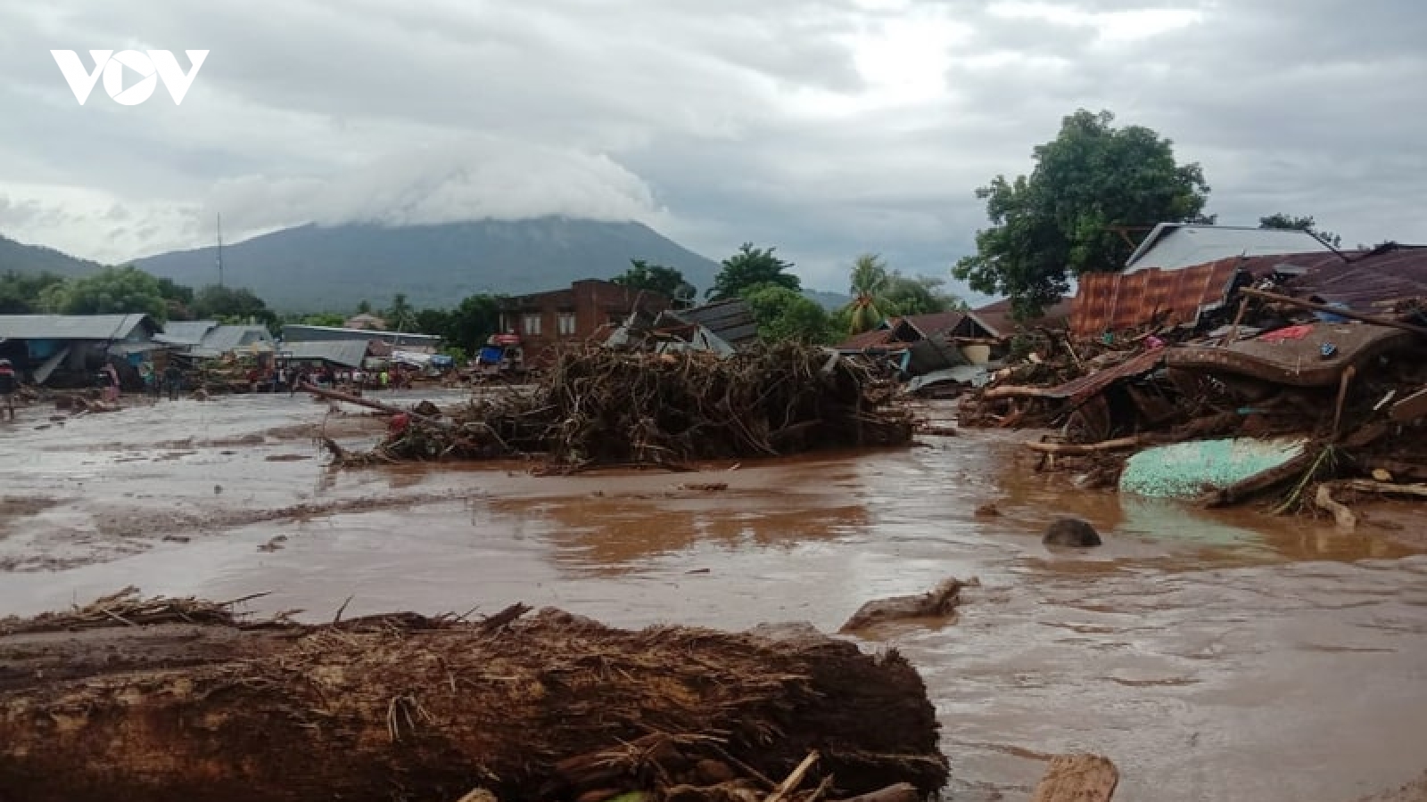 Ít nhất 50 người chết vì lũ lụt và lở đất tại Indonesia và Timor Leste