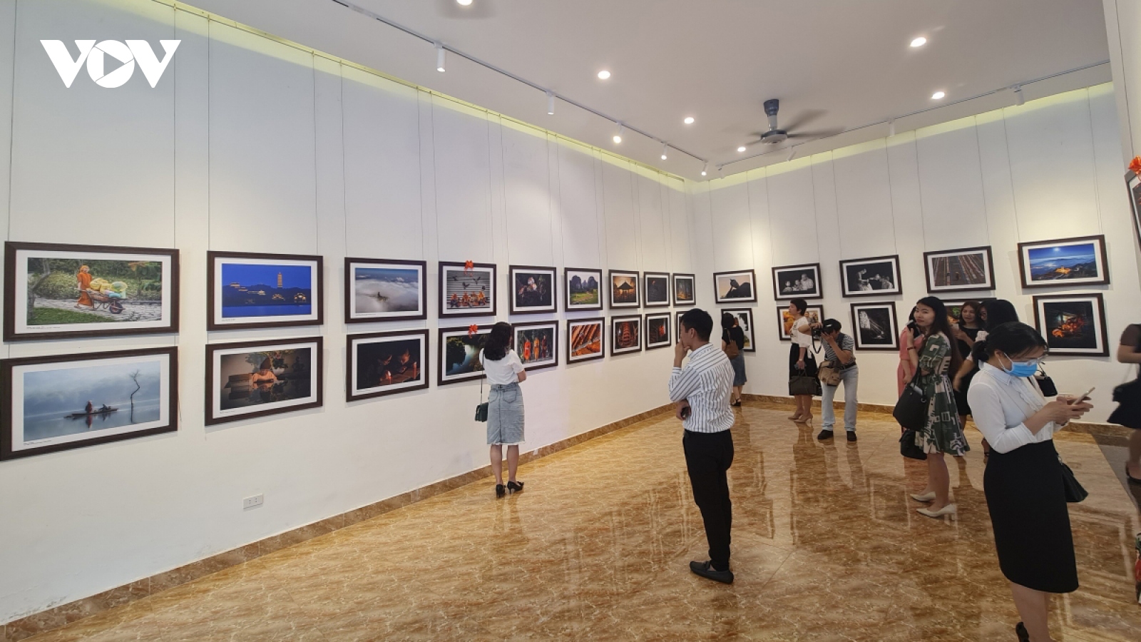 Photo exhibition on Buddhism and life opens in Hanoi